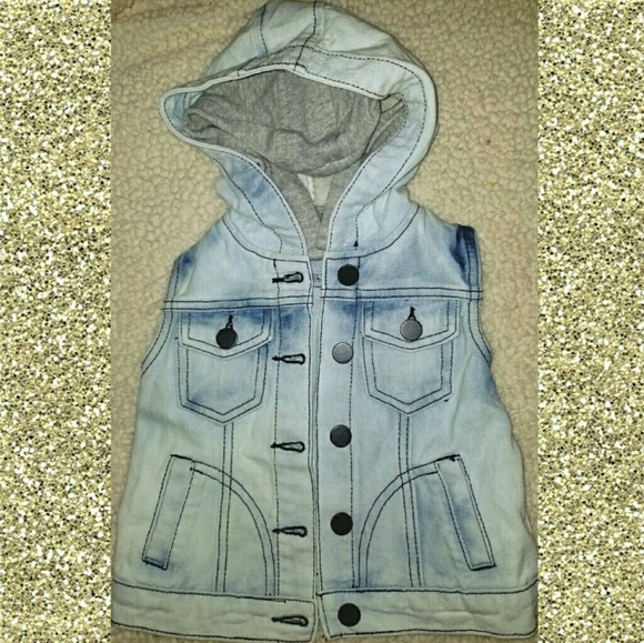 SALE🆕4t vest with double detachable hood - Picture 3 of 5